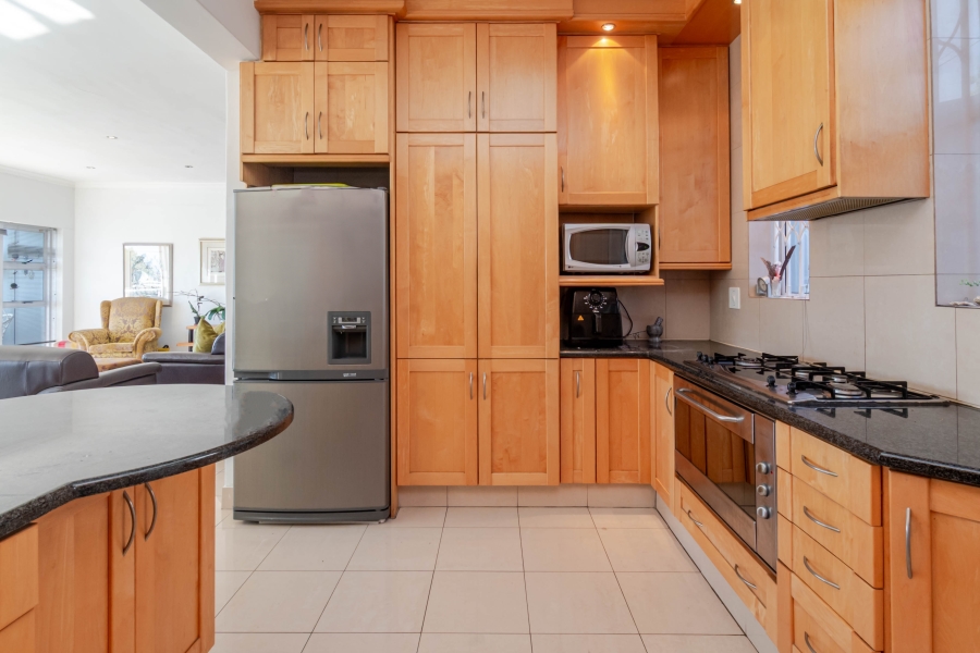 3 Bedroom Property for Sale in Sea Point Western Cape